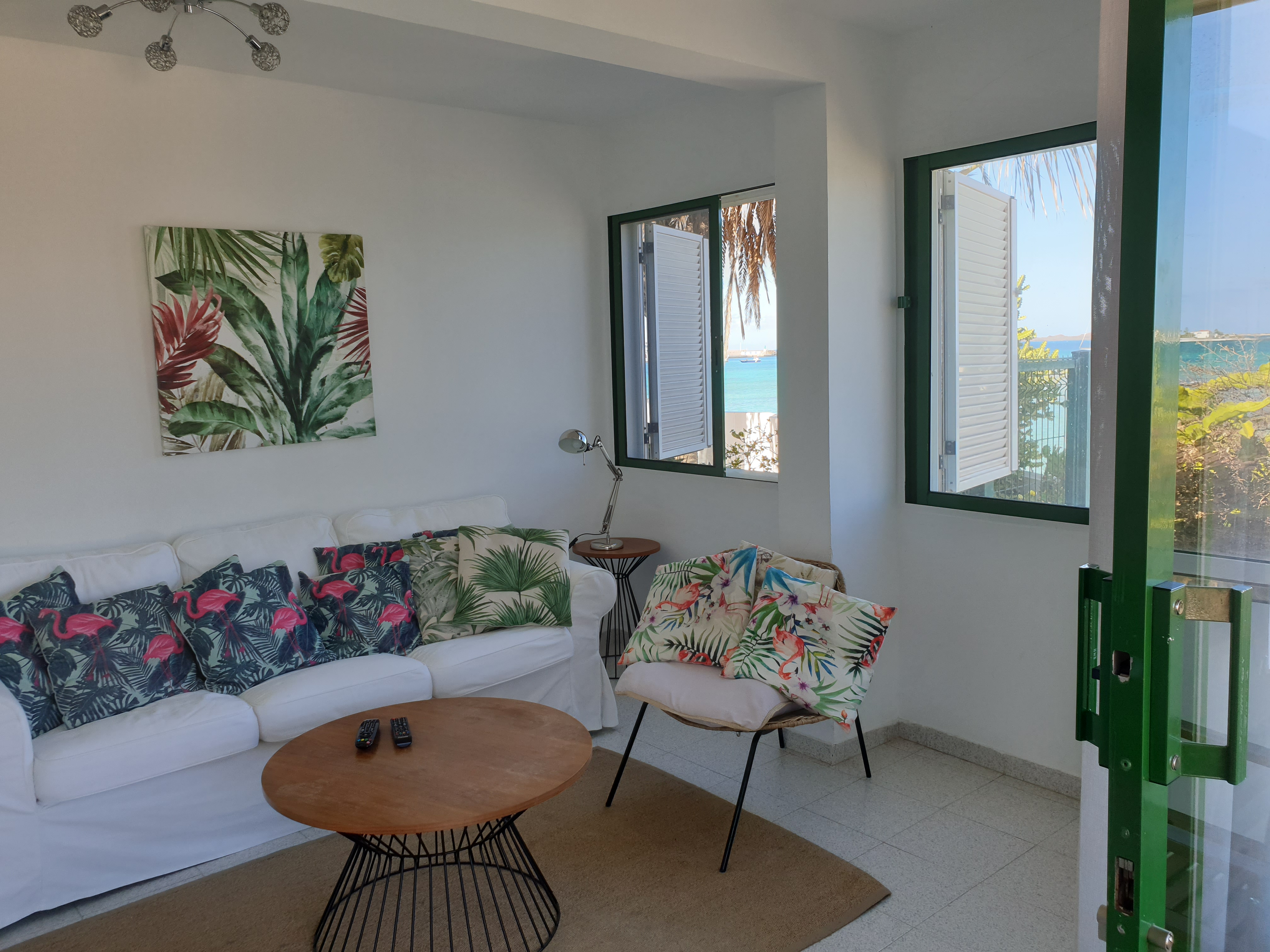 Acceso exterior y terraza